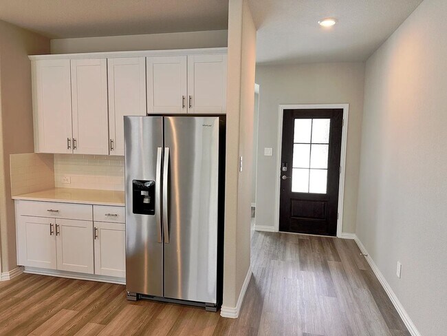 Building Photo - New 3 Bedroom in the sought after Westmor ...