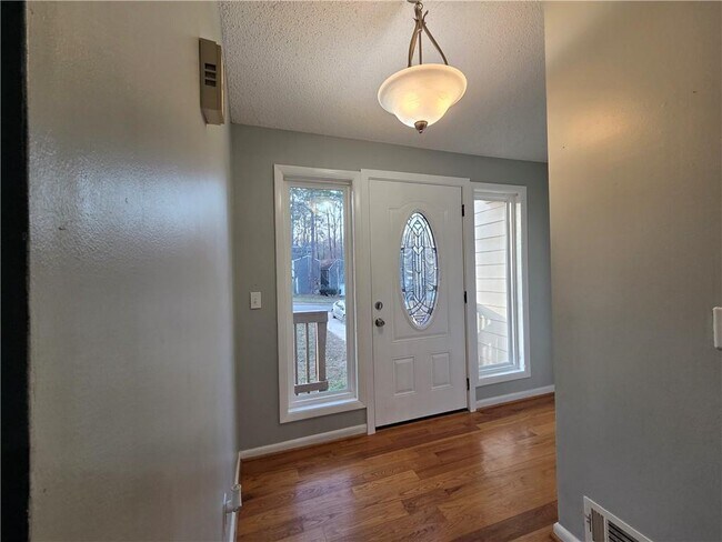 Foto del edificio - 3288 Timber Bluff Dr NE