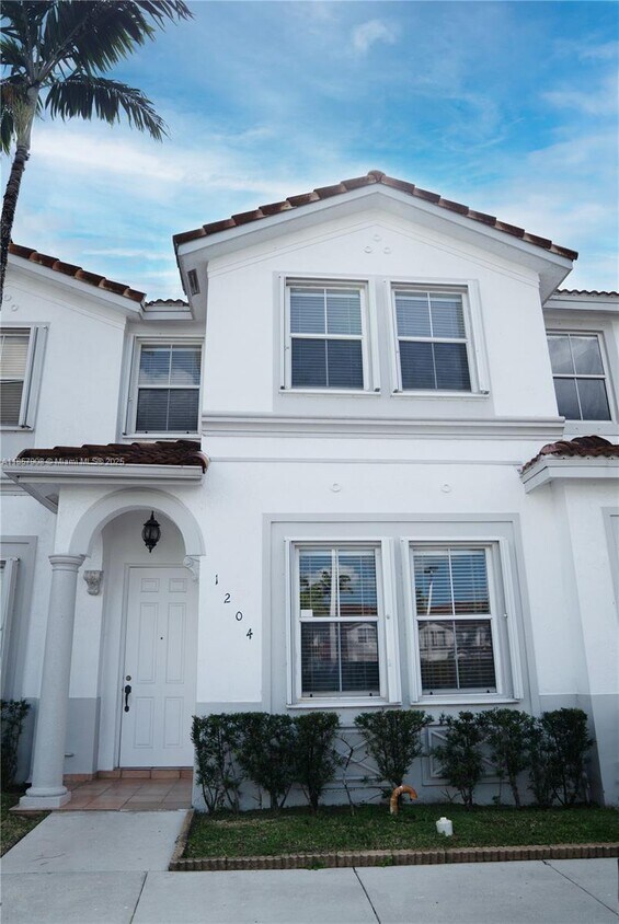 Foto principal - 5580 NW 107th Ave