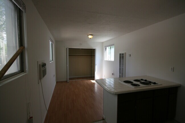Building Photo - 725 S 900 W
