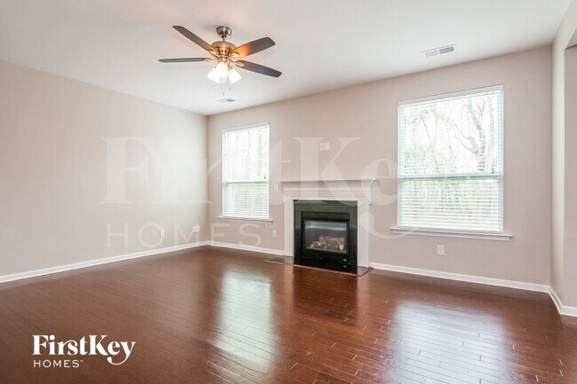 Foto del edificio - 3174 Helmsley Ct