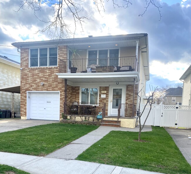 Building Photo - 54 Livermore Ave