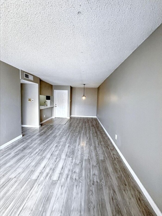 Building Photo - Lovely 2-Bedroom Condo with Modern Comfort...