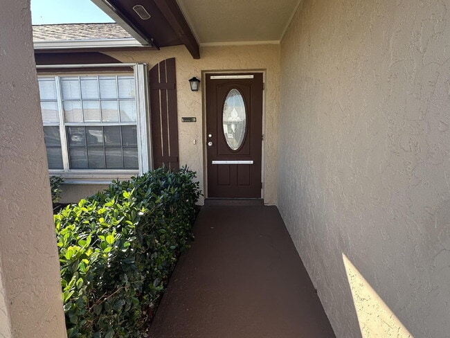 Foto del edificio - Charming 2-Bed, 2-Bath Retreat in Port Charlotte!
