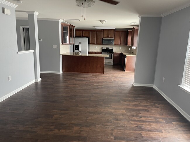 Building Photo - 2873 Village Center Dr