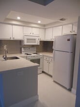 Building Photo - 728 Executive Center Dr