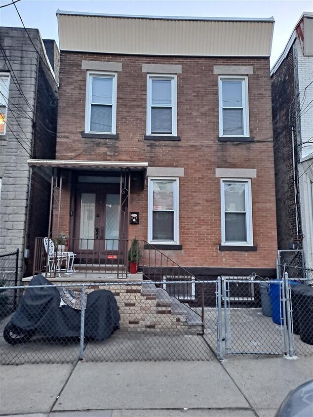 Primary Photo - 213 53rd St