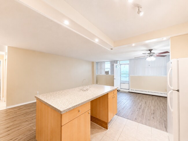 Building Photo - 215 Glenridge Ave
