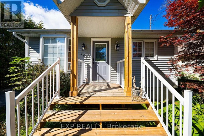 Photo du bâtiment - 104 Maple Ave