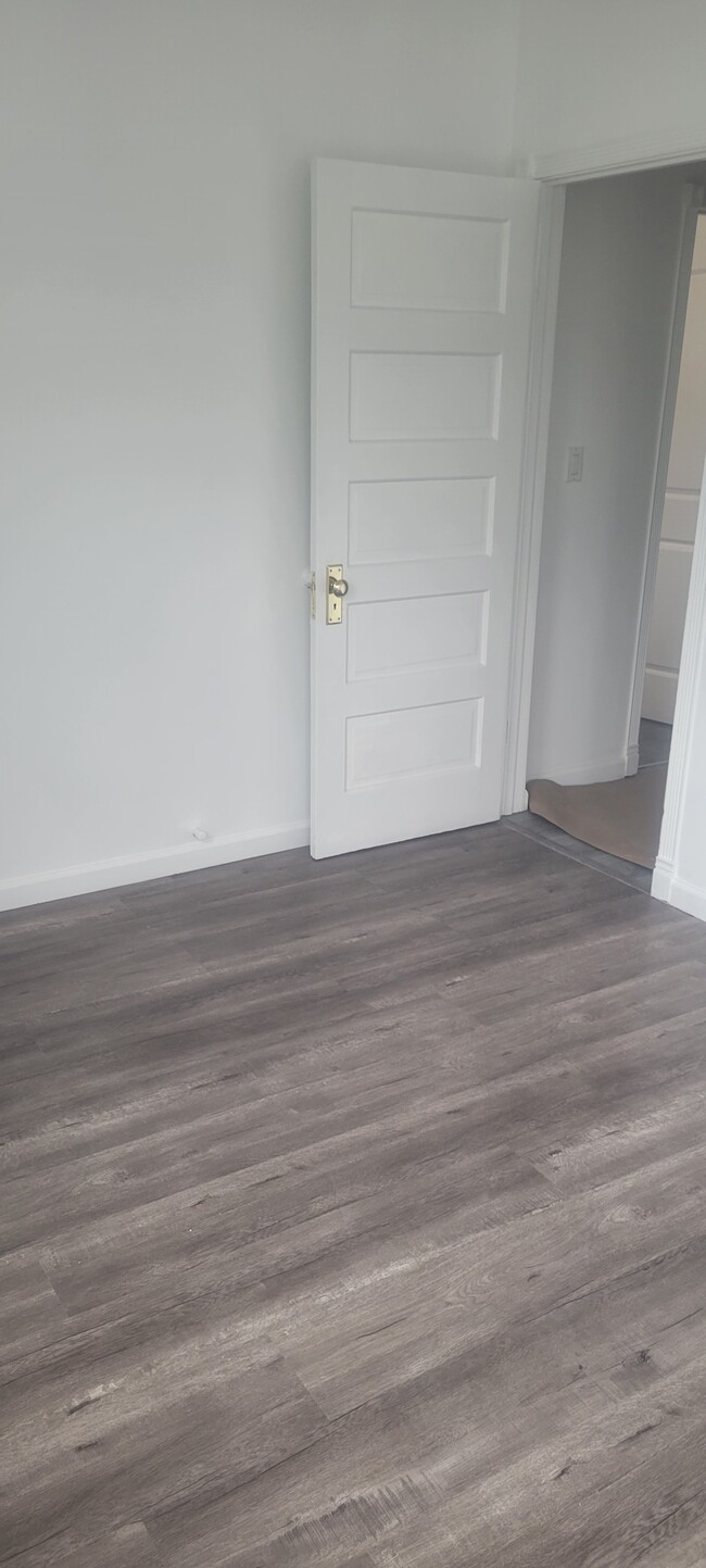 Interior Flooring - 836 W 40th Pl