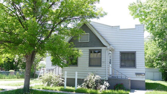 Building Photo - 512 13th St N