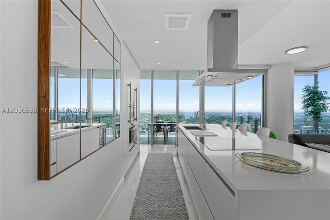 Foto del edificio - 700 NE 26th St