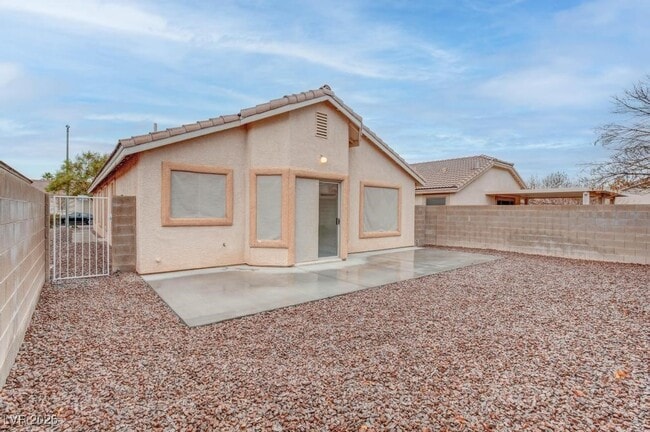 Foto del edificio - 4899 Lunetto Ave