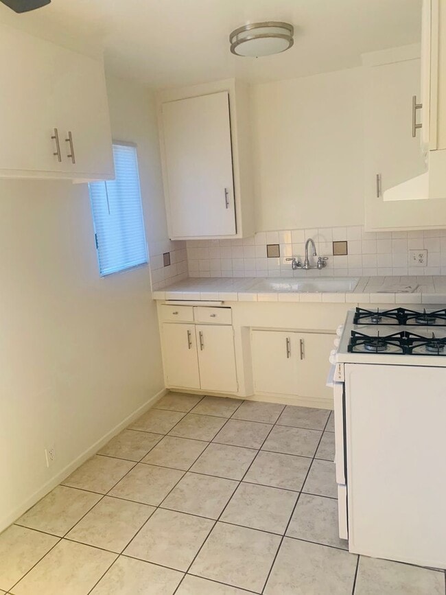 Foto del edificio - Cheerful and Spacious 1 bd/1bth Upstairs Unit
