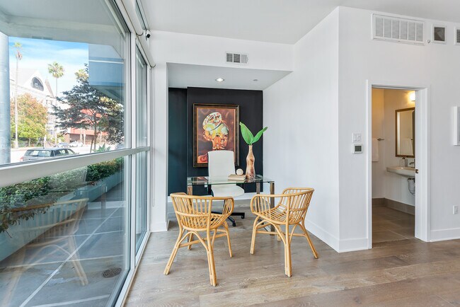 Foto del edificio - 13344 W Washington Blvd