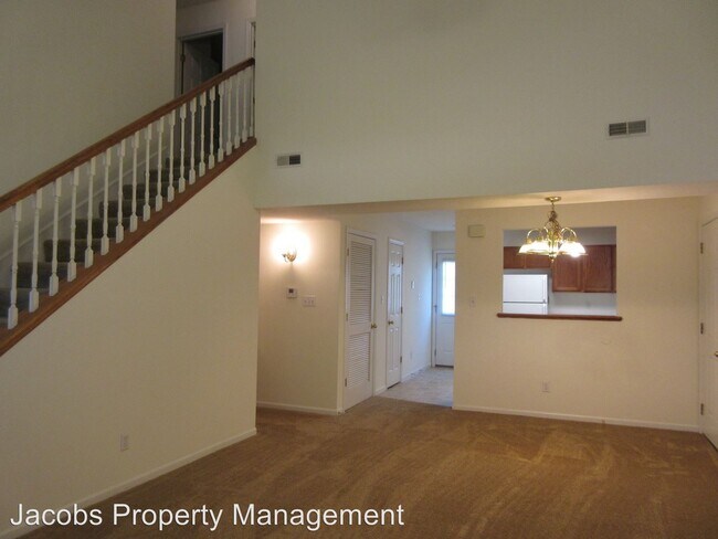 Building Photo - 1619-1621 Juniper Dr