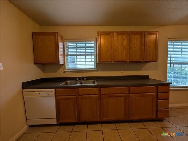 Building Photo - 956 Misty Acres Dr