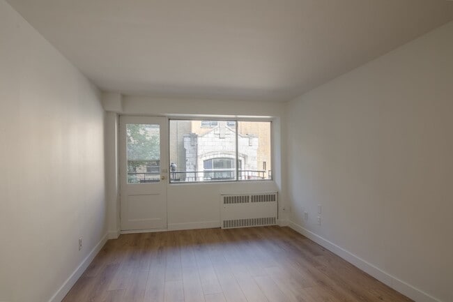 Building Photo - 3460 Rue Durocher