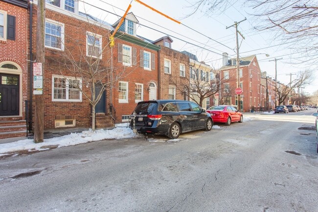 Building Photo - Charming 2 bedroom 2 bathroom House in Que...