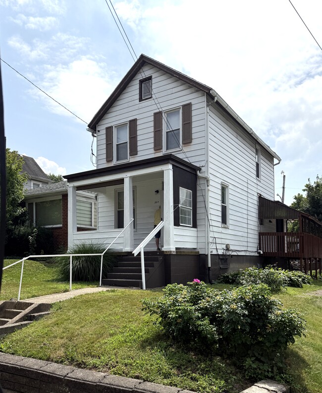 Building Photo - 507 N 7th St