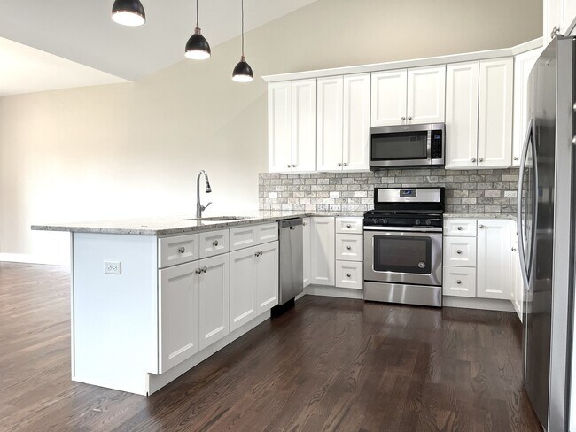 Building Photo - 855 Meadow Ln