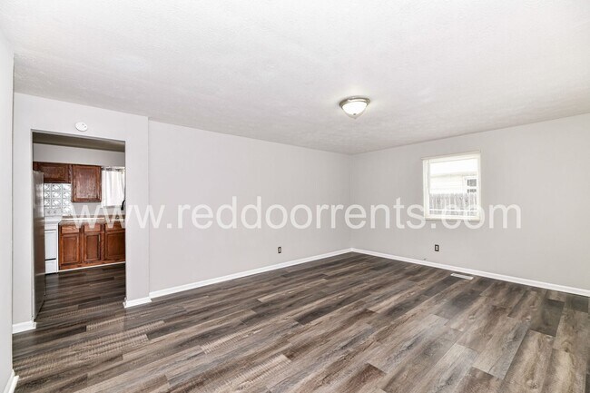 Foto del edificio - Charming 3-Bed Bungalow: Your Perfect Retr...