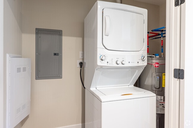 1BD, 1BA - 938SF - Laundry - Overland Crossing