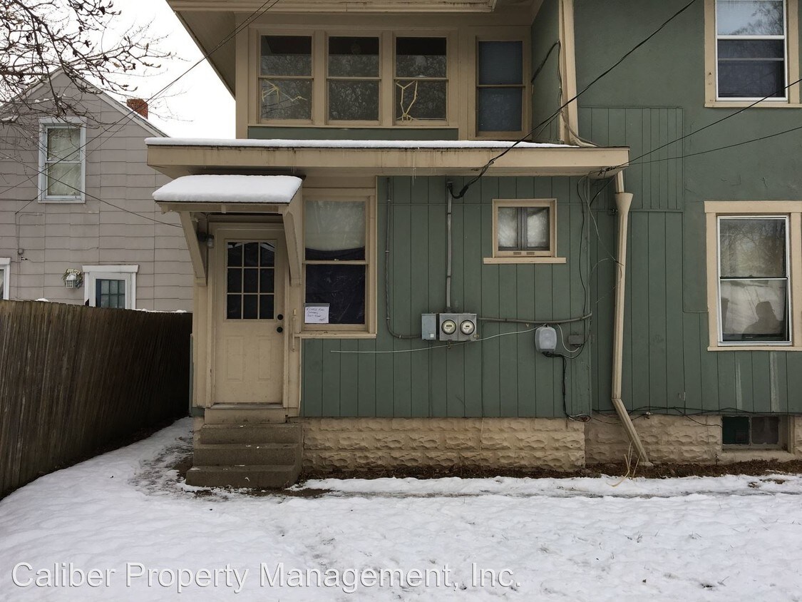 Primary Photo - 1111 S A St