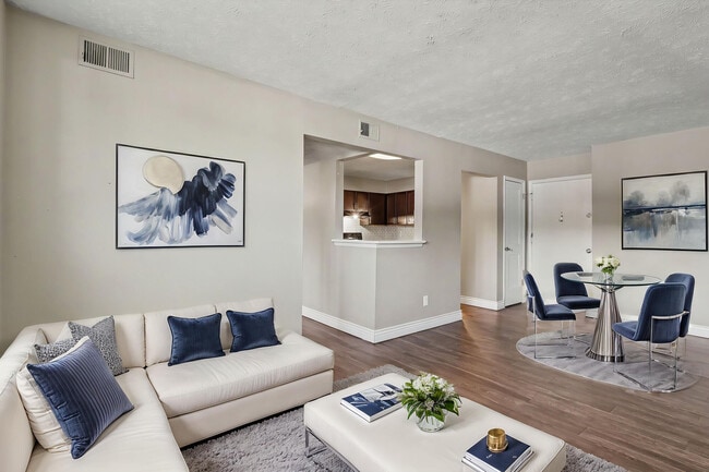 Building Photo - Wildewood Apartments