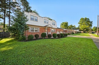 Building Photo - 150 Huntington Dr