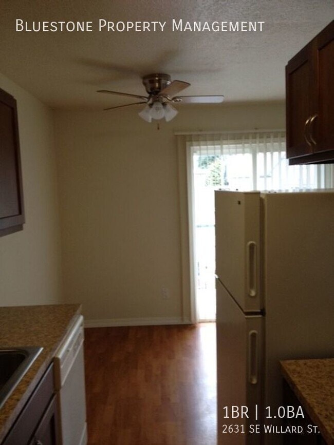 Building Photo - Upper Floor 1 Bedroom near Orange Line