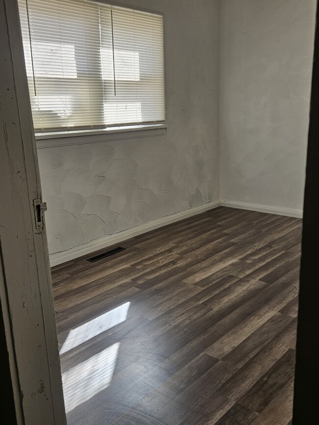 Building Photo - 1037 2nd St