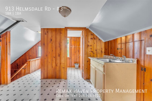 Building Photo - 913 Helmsdale Rd