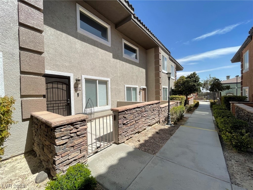 10519 Hedge View Ave, Las Vegas, NV 89129 Townhome Rentals in Las