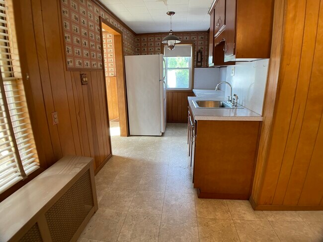 Foto del edificio - 208 Pratt Rd