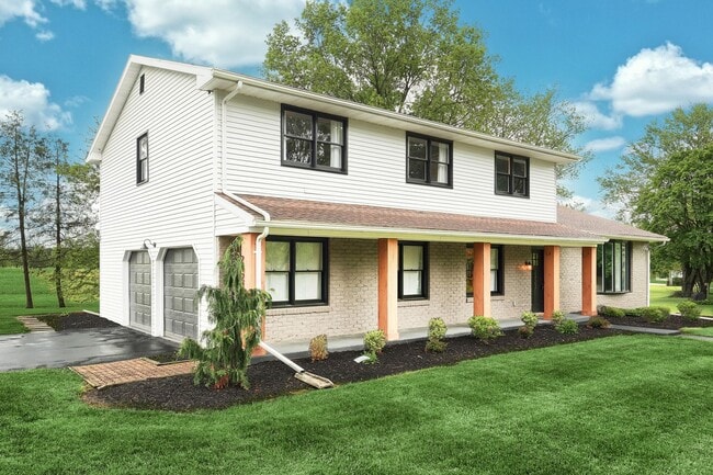 Building Photo - Beautiful Full Home in York