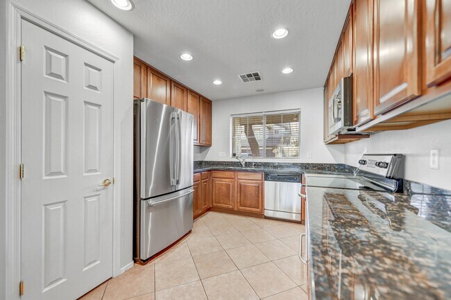 Building Photo - 4727 E Preserve Way