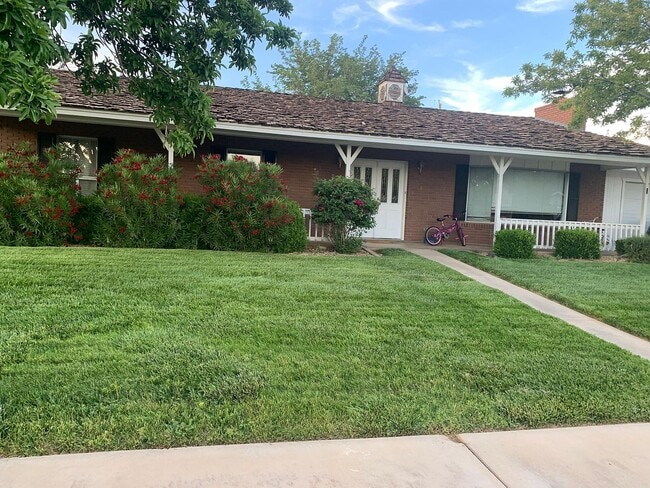 Building Photo - 2568 Scenic Dr