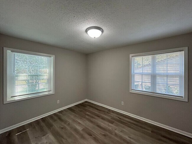 Building Photo - 8614 Bunker Hill Dr