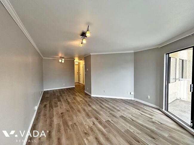 Photo du bâtiment - Sparwood 1 Bed Apartment Rental 204-975 E ...