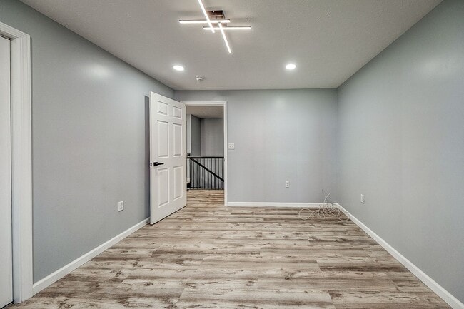 Building Photo - Grand Ave Duplex