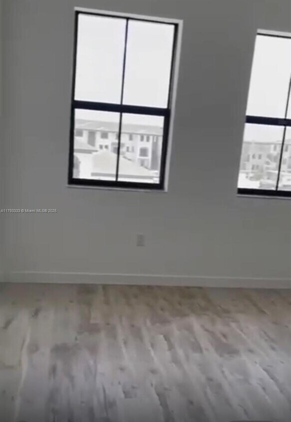 Foto principal - 15600 SW 136th St