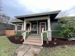 Building Photo - 1704 Applegate St