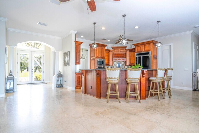 Building Photo - GORGEOUS SINGLE FAMILY HOME!