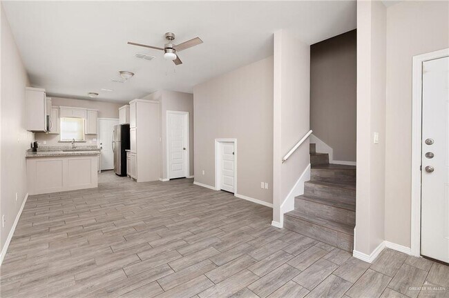 Building Photo - 14 West Dr