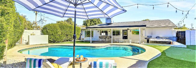 Foto del edificio - 1446 N McAllister Ave