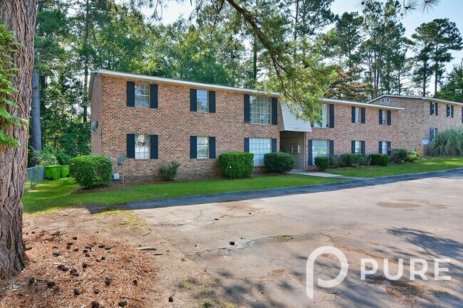 Building Photo - 2915 Chatsworth Rd