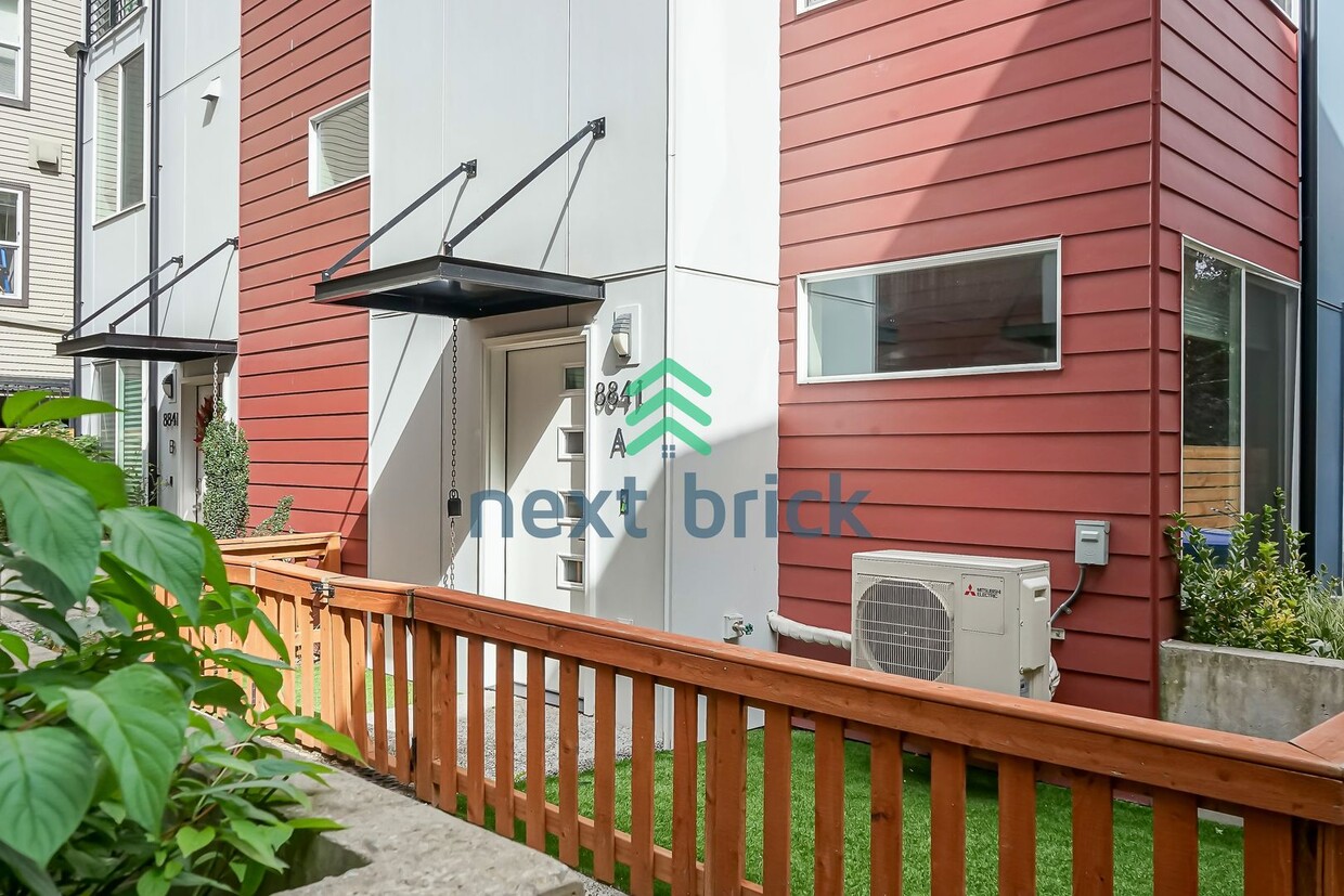 Primary Photo - 2 BED & 2 BATH TOWNHOME FOR RENT