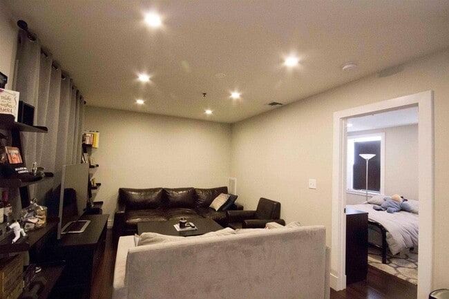 Building Photo - 409 Adams St