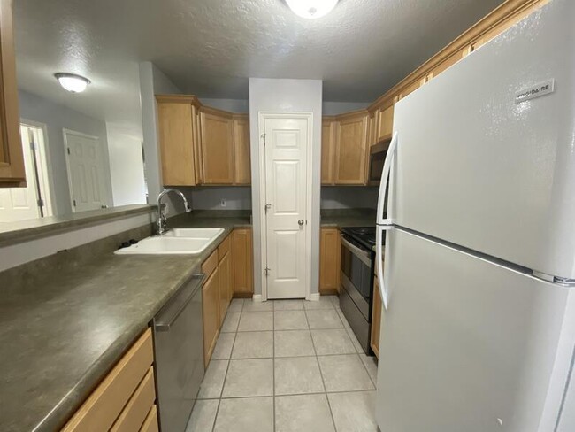 Building Photo - 10521 Sage Flats Way